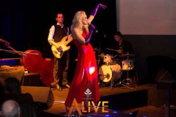 Alive dinner show diner festif @ Palais Maillot