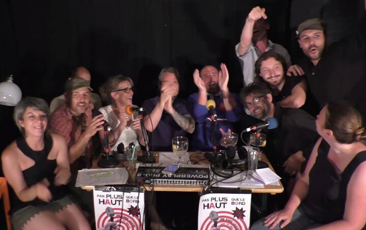 Pas plus Haut Que Le Bord à l'Autruche