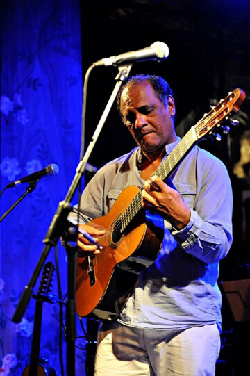 Acoustic BAZAR Renato Velasco