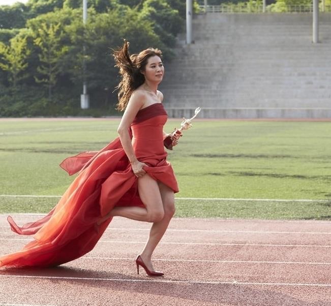 The running actress 여배우는 오늘도 de MOON So-ri 문소리