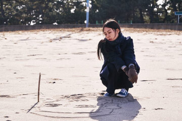 39è F3C - Seule sur la plage la nuit 밤의 해변에서 혼자 d'HONG Sang-soo