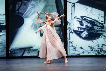 Dans les pas de Trisha Brown de Marie-Hélène Rebois