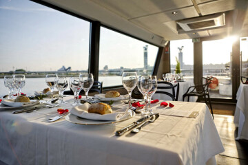 REPAS-CROISIERE SUR LA SEINE CAT. 3