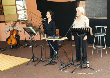 " Chevillés au coeur "  par le Trio Hellébore