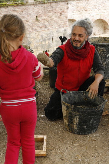 « construire une cabane de jardin avec ce qu’on a » Atelier de Juan Trabanino