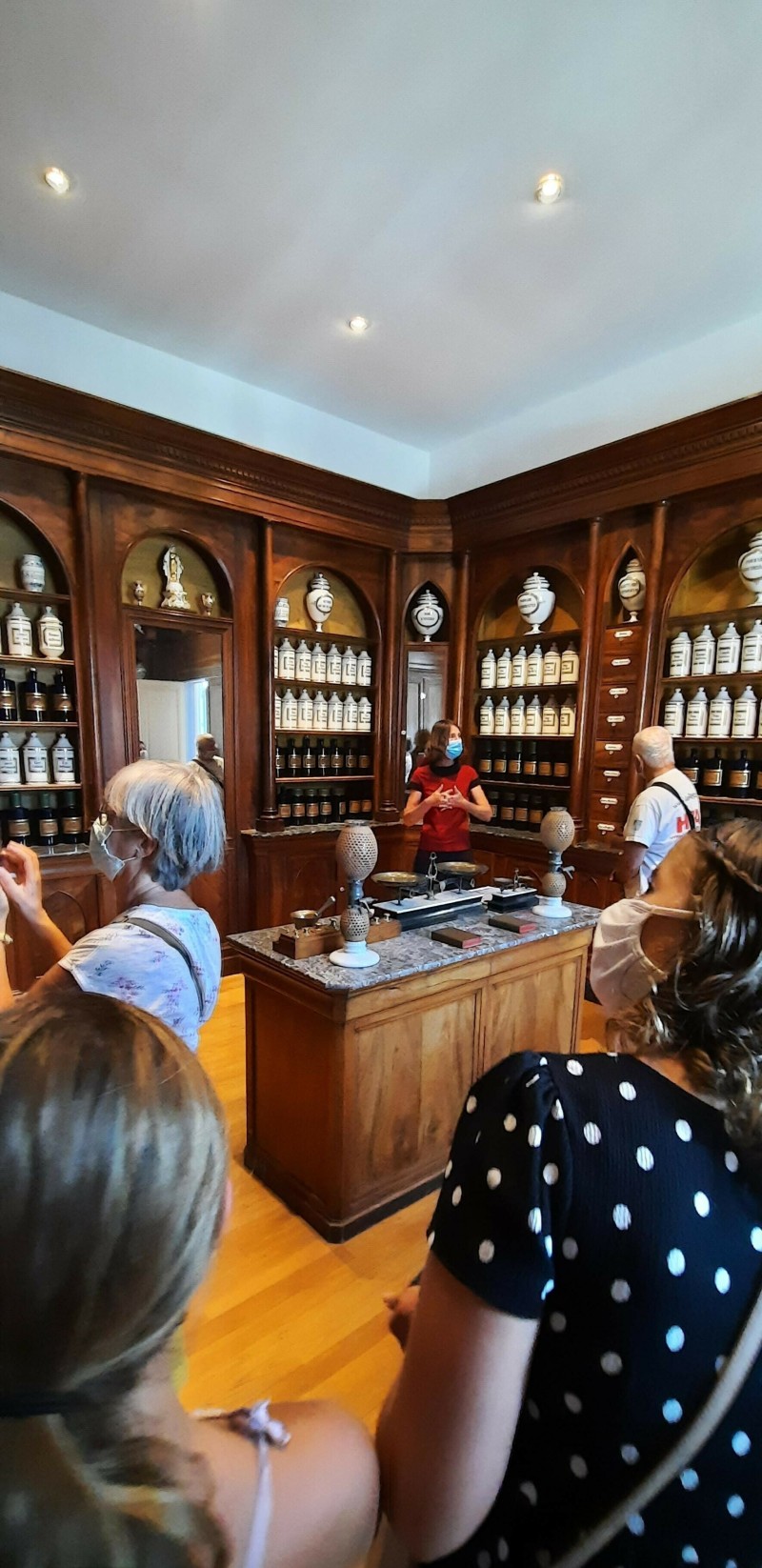 L’apothicairerie : ancienne pharmacie de l’Hôpital