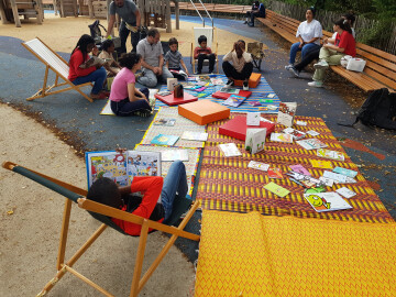 Bibliothèque Hors Les Murs (L'Album Fleurit Le Bitume)
