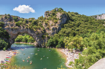 "Aventure et Nature en Ardèche : Explorez les trésors sauvages de la région"