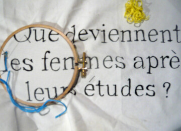 Atelier de broderie : nappe à 30 mains