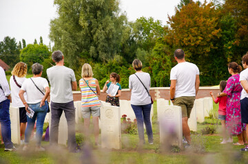 "Papa s'en va en guerre" au Cimetière Militaire de Pheasant Wood