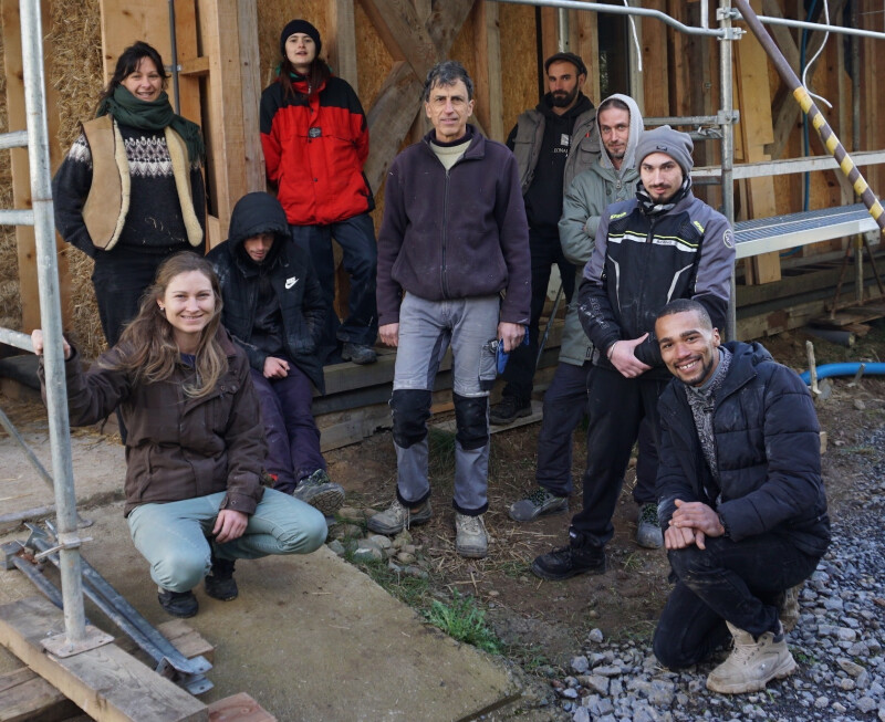 A la découverte des métiers manuels de la transition écologique dans l'éco-construction et l'agroécologie.