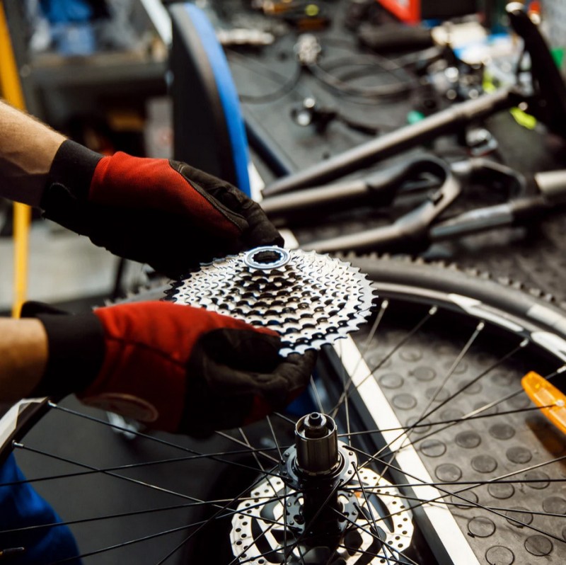 Atelier de réparation vélo avec les Jantes du Nord