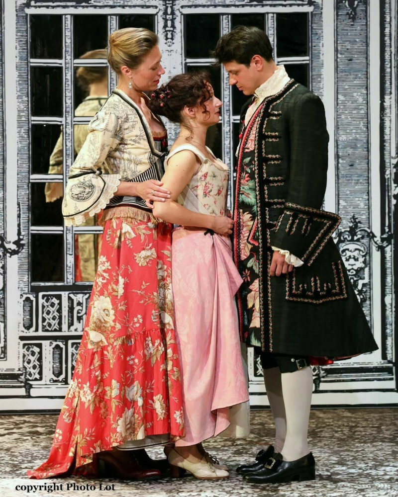 LA DOUBLE INCONSTANCE