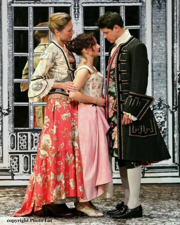 LA DOUBLE INCONSTANCE