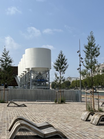 Architecture du XXIe siècle sur les berges parisiennes de Paris 15e