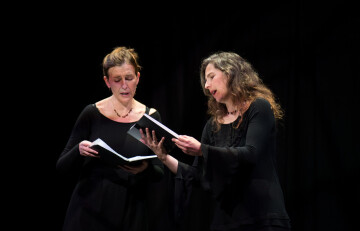 Odyssée pour deux voix sœurs. Programme à deux voix de femmes à cappella par l'Ensemble Dialogos