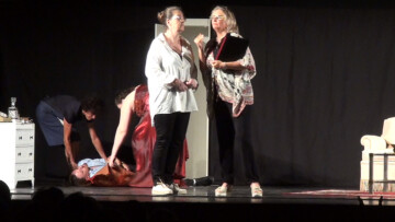 « LE COUPABLE EST DANS LA SALLE »