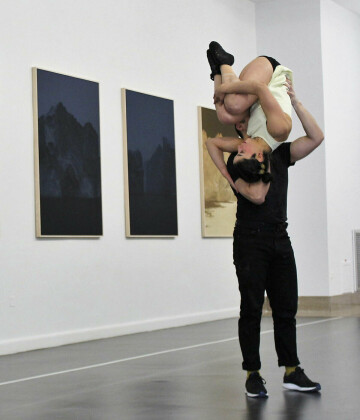 Prendre Place • Cie Casa Otra (création Cirque en Musée 2026)