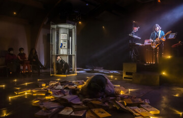 Allosaurus [même rue, même cabine]