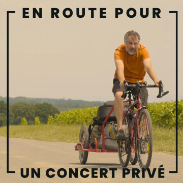 Concert instrumental avec Caillou guitare au jardin-roseraie