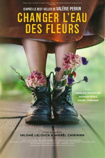 Changer l'eau des fleurs