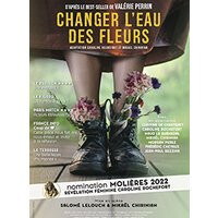 Changer l'eau des fleurs