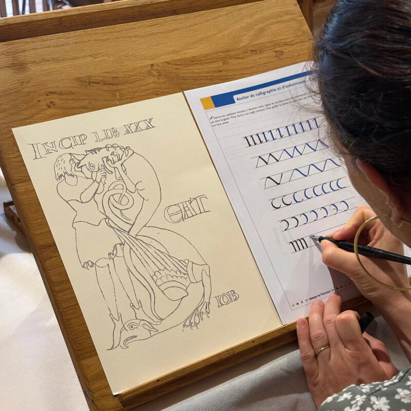 Dans la peau des moines copistes et enlumineurs !