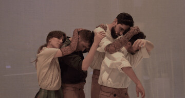 Focus Frédérique Aït-Touati / Zone Critique – Théâtre : Le Bal de la Terre