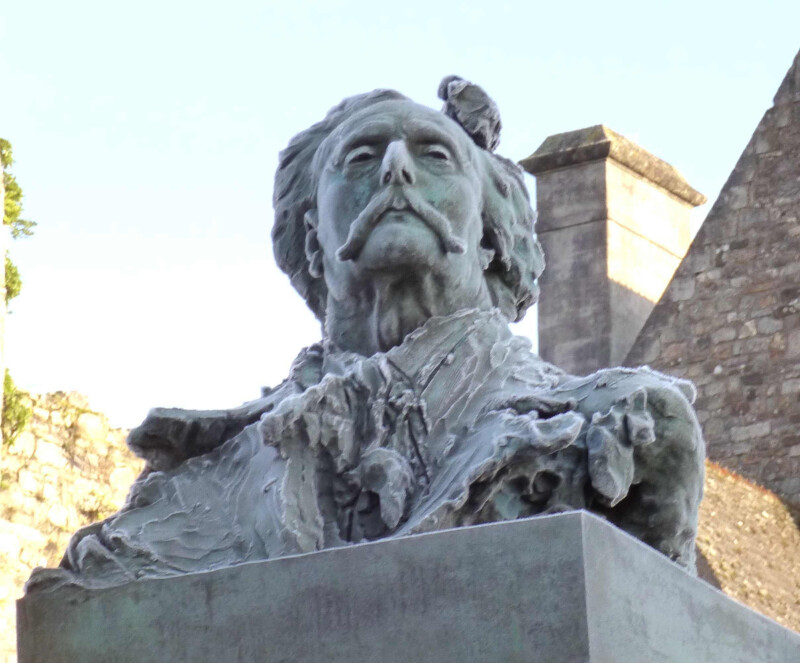 Visite guidée nocturne : un guide nommé Barbey d'Aurevilly