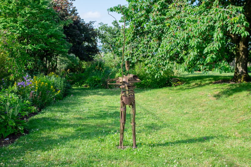 Visite d'une exposition collective d'art contemporain dans un lieu inédit