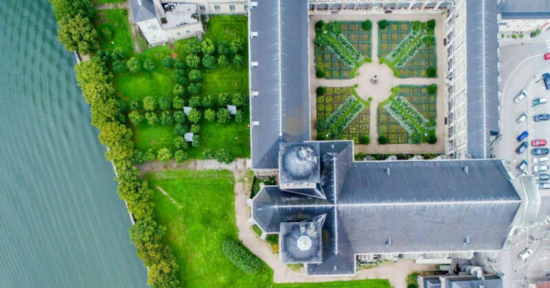 Découvrez en visite libre un monument historique du XVIIIe siècle et ses jardins