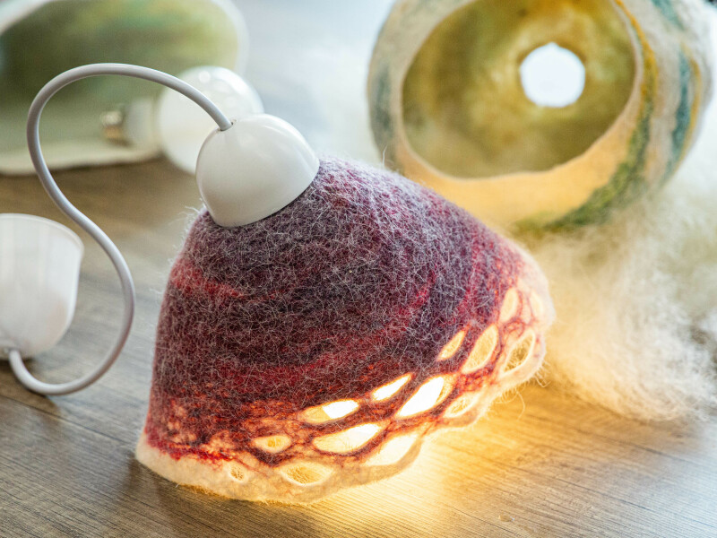 Atelier feutrage en volume : pingouin, cache-pot ou luminaire