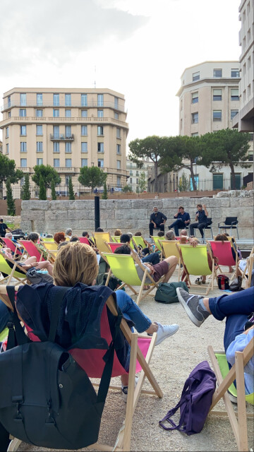 Séance d'écoute sur transat du podcast « Cabaraï»