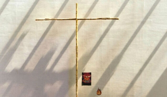 La croix traversée par l’amour : accueillir la victoire du Christ dans nos vies blessées