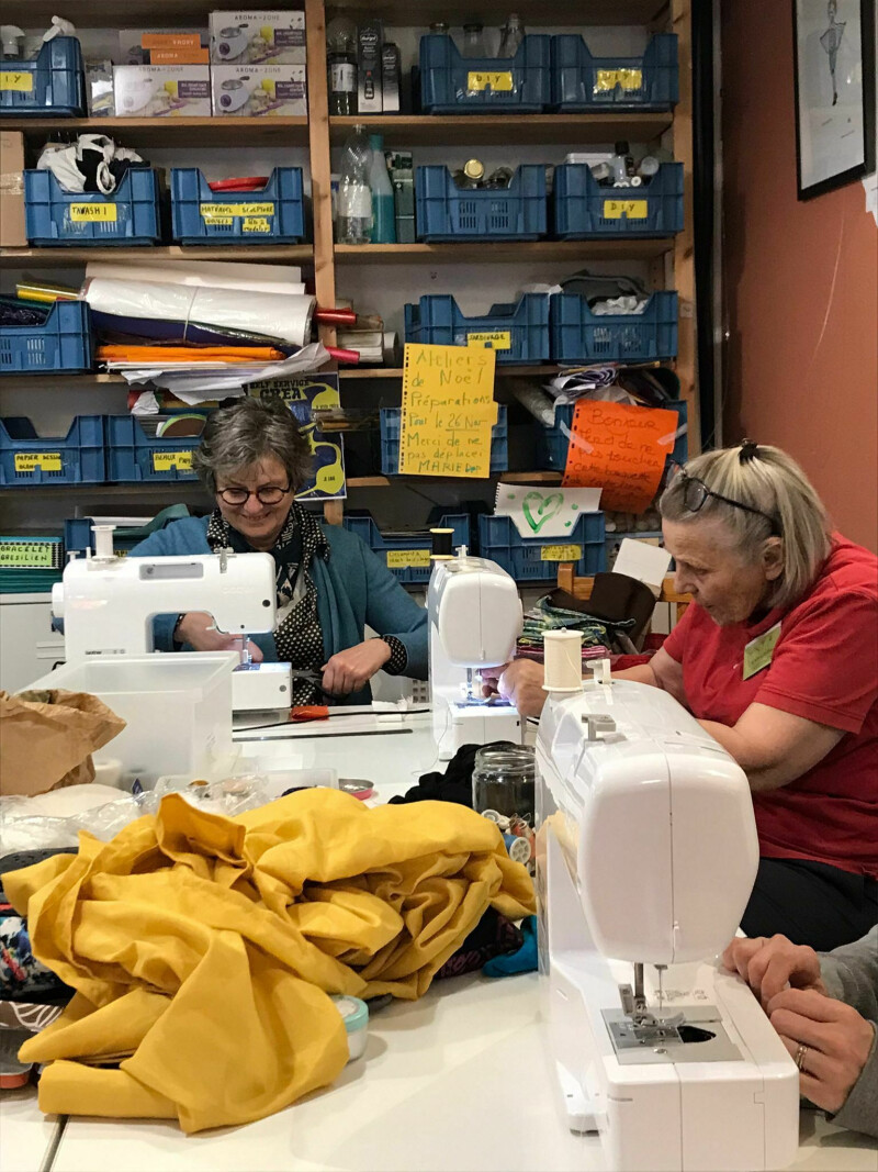 Permanence couture (petite réparation & confection)