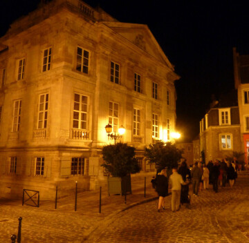 Le palais impérial et son quartier en nocturne