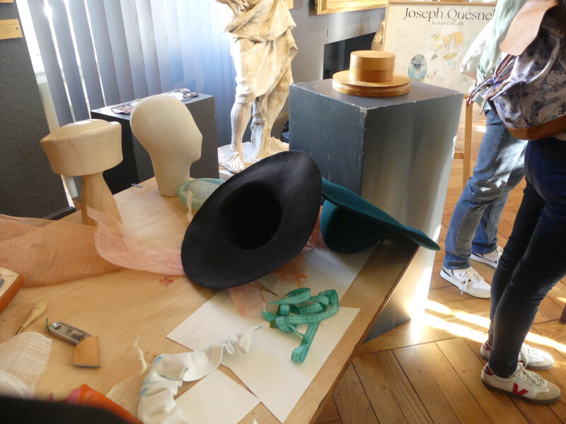 Démonstration : défilé de mode dans les salles du musée