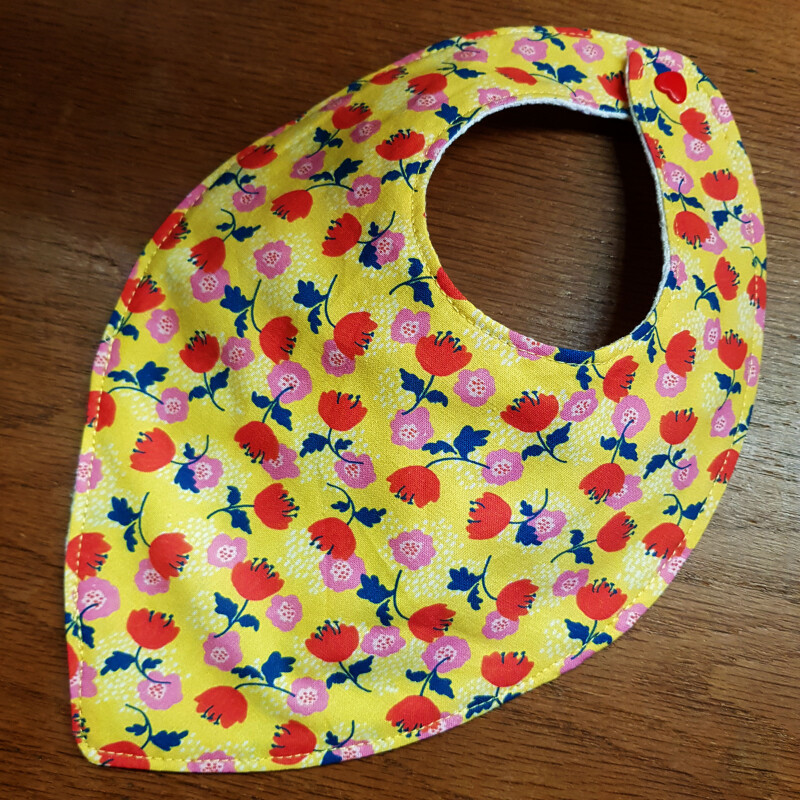 Atelier couture bébé : le bavoir