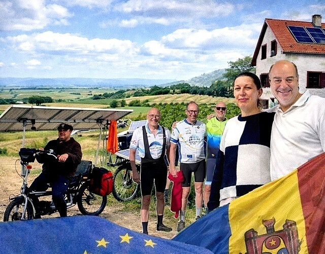 Exposition « France-Moldavie à vélo solaire, à la rencontre de l’association humanitaire Vent d’Est »