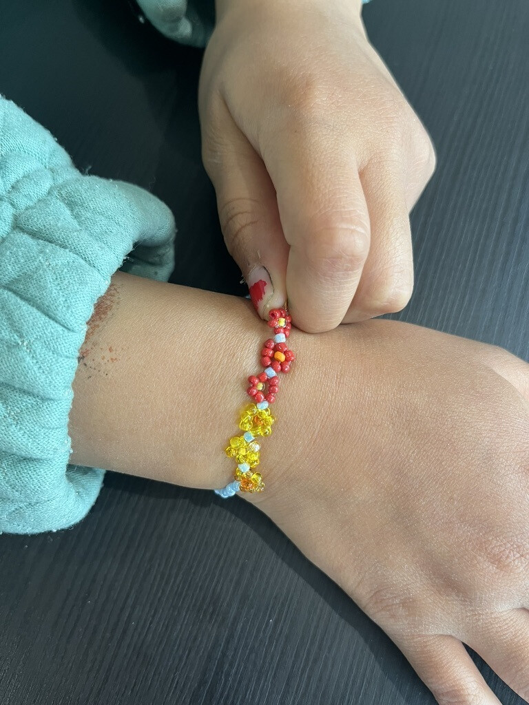 Bracelet fleurs en perles