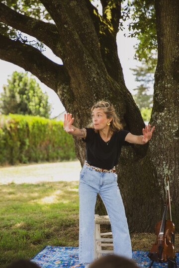 Spectacle en famille dans les vignes