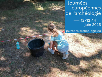 Fouille d'une fouée - atelier thématique du Village de l'an mil