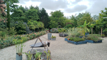 Déambulation libre ou commentée dans un jardin de 5 000 m² plein d'histoires...