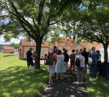 Visite guidée du jardin des plantes à fibres et tinctoriales