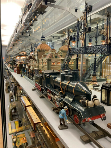 Démonstration de trains-jouets mécaniques