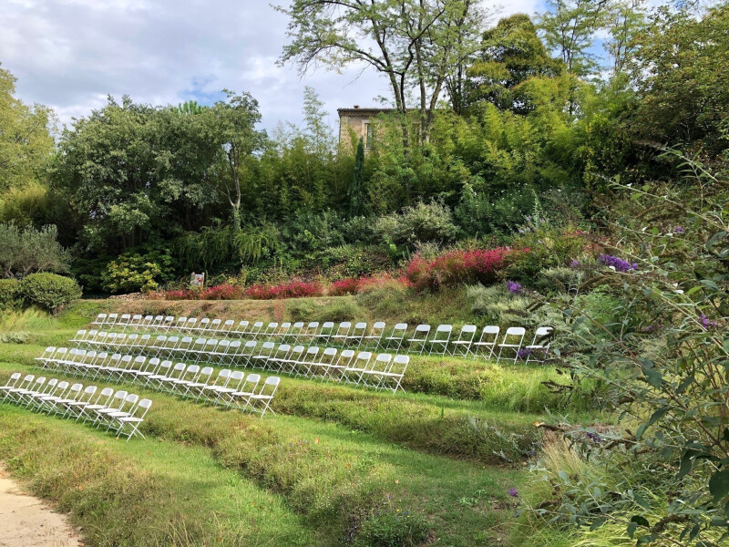 Découvrez un écrin de verdure intimiste et romantique, et ses nombreuses installations végétales