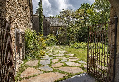 Visite, expositions et concert dans un jardin du Ségala