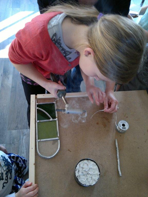 Les Vacances des 7-14 ans, atelier vitrail "de feu et de couleurs"