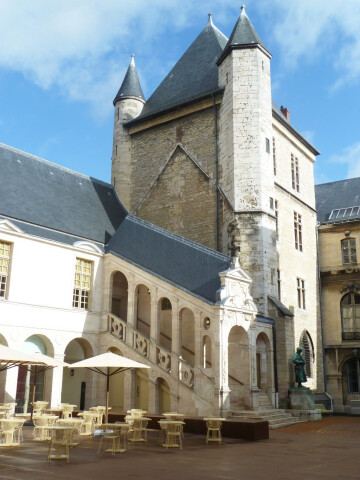 Les Ducs et leur palais par Marguerite de Flandre