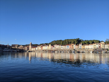 "MACKINTOSH SE RACONTE ET RACONTE SON PORT-VENDRES"